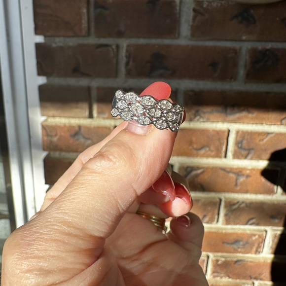 New 10KT White Gold Diamond Ring - Picture 6 of 9